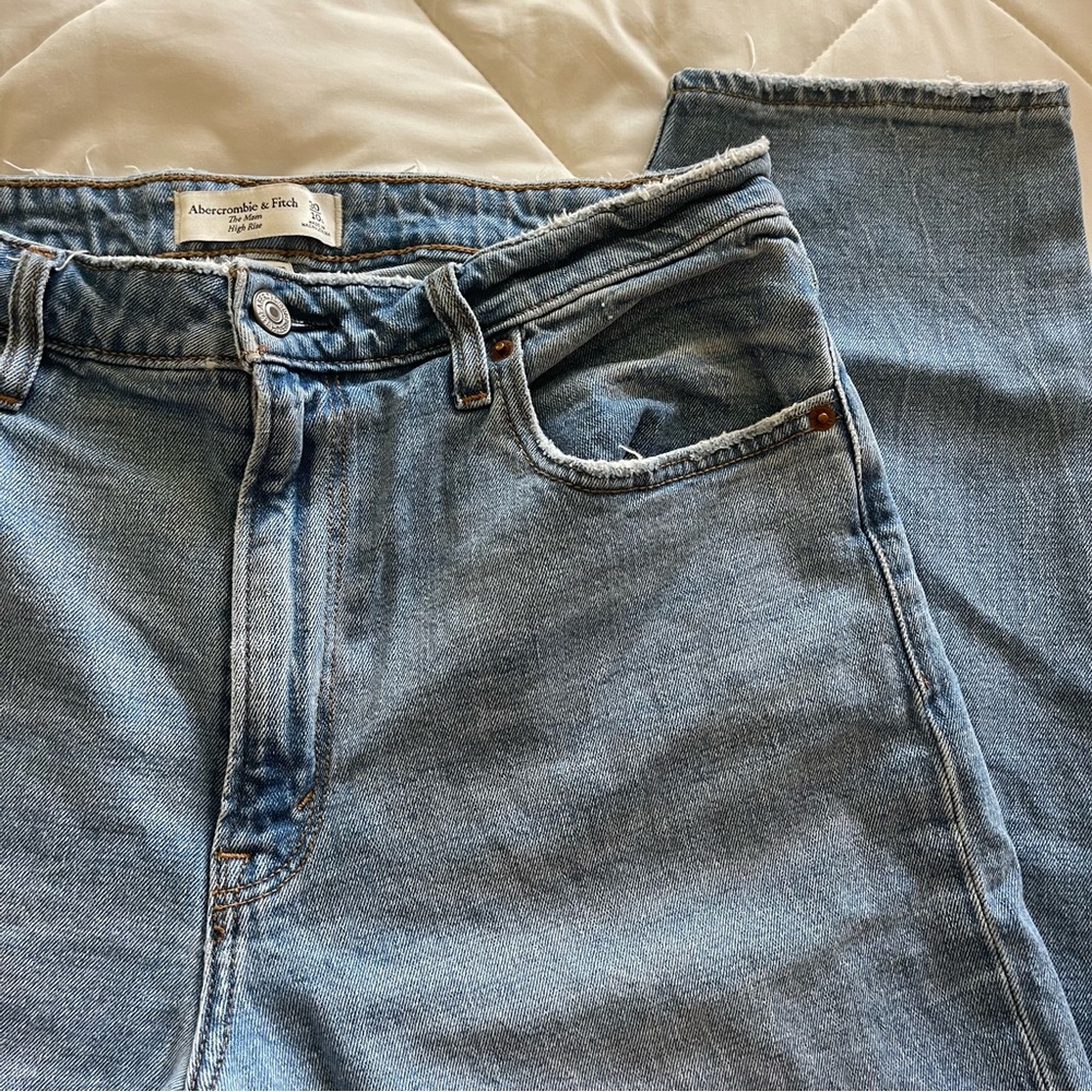 Abercrombie & Fitch The Mom Jean HR